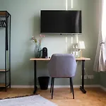 Проживание в семье Jomi Stays, Brandenburgische Strasse 16 - Wohnen Beim Kurfuerstendamm Берлин