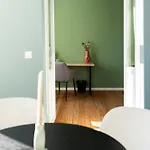 Проживание в семье Jomi Stays, Brandenburgische Strasse 16 - Wohnen Beim Kurfuerstendamm Берлин