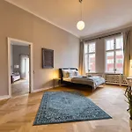 Jomi Stays, Brandenburgische Strasse 16 - Wohnen Beim Kurfuerstendamm * Берлин