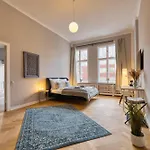 Jomi Stays, Brandenburgische Strasse 16 - Wohnen Beim Kurfuerstendamm * Берлин