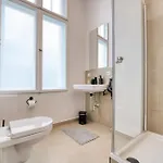 Проживание в семье Jomi Stays, Brandenburgische Strasse 16 - Wohnen Beim Kurfuerstendamm Берлин