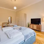 Jomi Stays, Brandenburgische Strasse 16 - Wohnen Beim Kurfuerstendamm Берлин