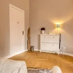 Jomi Stays, Brandenburgische Strasse 16 - Wohnen Beim Kurfuerstendamm * Берлин