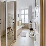 Jomi Stays, Brandenburgische Strasse 16 - Wohnen Beim Kurfuerstendamm Проживание в семье *