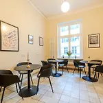 Jomi Stays, Brandenburgische Strasse 16 - Wohnen Beim Kurfuerstendamm Проживание в семье *