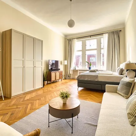 Jomi Stays, Brandenburgische Strasse 16 - Wohnen Beim Kurfuerstendamm *