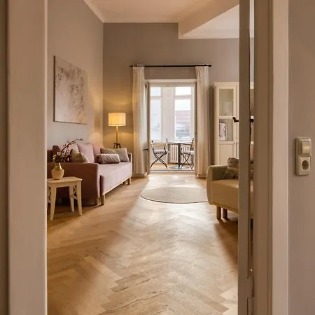 Jomi Stays, Brandenburgische Strasse 16 - Wohnen Beim Kurfuerstendamm Homestay szállás
