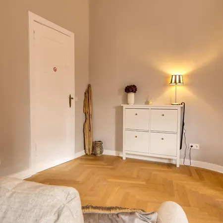 Jomi Stays, Brandenburgische Strasse 16 - Wohnen Beim Kurfuerstendamm * Berlim