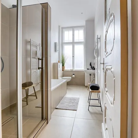 Jomi Stays, Brandenburgische Strasse 16 - Wohnen Beim Kurfuerstendamm Homestay szállás *