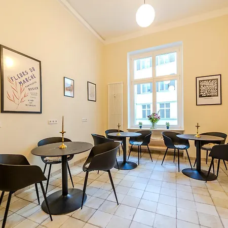 Jomi Stays, Brandenburgische Straße 16 - Wohnen Beim Kurfürstendamm Habitación en casa particular *